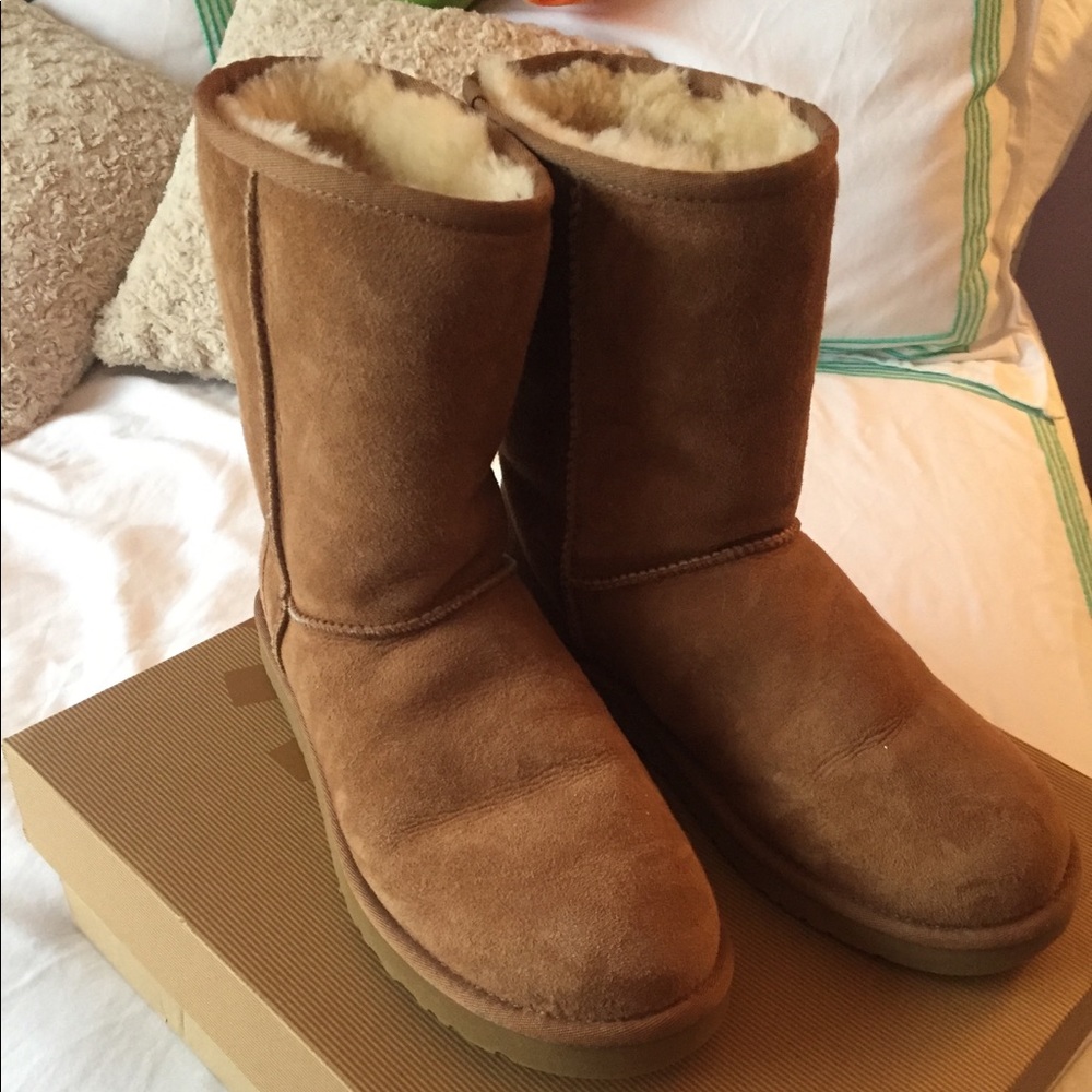 UGG Classic Short in tan